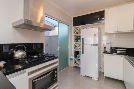 Casa de condomínio à venda com 214m², 3 quartos e 2 vagasCozinha 