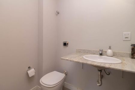 Casa de condomínio à venda com 214m², 3 quartos e 2 vagasLavabo