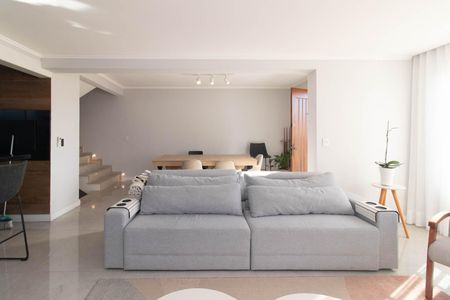 Casa de condomínio à venda com 214m², 3 quartos e 2 vagasSala