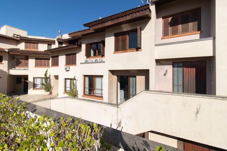 Casa de condomínio à venda com 214m², 3 quartos e 2 vagasFachada