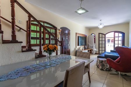 Casa para alugar com 150m², 4 quartos e 2 vagas Casa para alugar com 150m², 4 quartos e 2 vagasSala