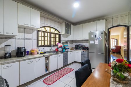 Casa para alugar com 150m², 4 quartos e 2 vagas Casa para alugar com 150m², 4 quartos e 2 vagasCozinha