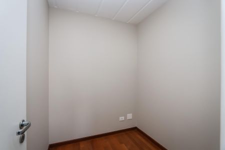 Apartamento para alugar com 253m², 4 quartos e 3 vagas Apartamento para alugar com 253m², 4 quartos e 3 vagasQuarto de Serviço