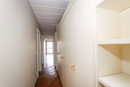 Apartamento para alugar com 253m², 4 quartos e 3 vagas Apartamento para alugar com 253m², 4 quartos e 3 vagasCorredor