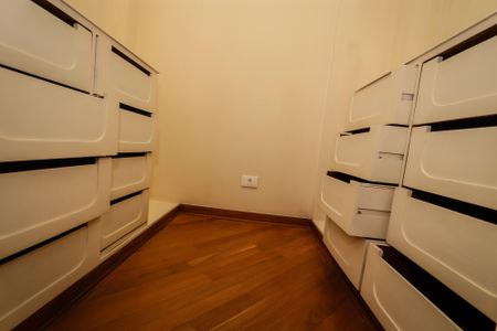 Apartamento para alugar com 253m², 4 quartos e 3 vagas Apartamento para alugar com 253m², 4 quartos e 3 vagasCloset da Suíte 3