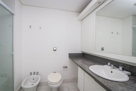 Apartamento para alugar com 253m², 4 quartos e 3 vagas Apartamento para alugar com 253m², 4 quartos e 3 vagasBanheiro da Suíte 2