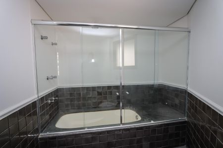 Apartamento para alugar com 253m², 4 quartos e 3 vagas Apartamento para alugar com 253m², 4 quartos e 3 vagasBanheiro da Suíte 3