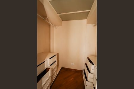 Apartamento para alugar com 253m², 4 quartos e 3 vagas Apartamento para alugar com 253m², 4 quartos e 3 vagasCloset da Suíte 3