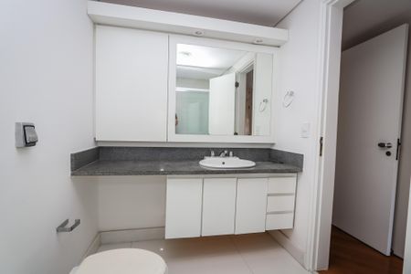 Apartamento para alugar com 253m², 4 quartos e 3 vagas Apartamento para alugar com 253m², 4 quartos e 3 vagasBanheiro da Suíte 2