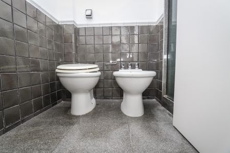 Apartamento para alugar com 253m², 4 quartos e 3 vagas Apartamento para alugar com 253m², 4 quartos e 3 vagasBanheiro da Suíte 1