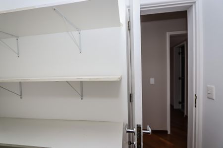 Apartamento para alugar com 253m², 4 quartos e 3 vagas Apartamento para alugar com 253m², 4 quartos e 3 vagasDispensa