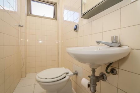 Apartamento para alugar com 253m², 4 quartos e 3 vagas Apartamento para alugar com 253m², 4 quartos e 3 vagasBanheiro de Serviço