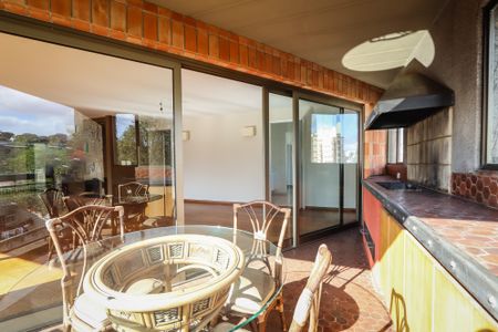 Apartamento para alugar com 253m², 4 quartos e 3 vagas Apartamento para alugar com 253m², 4 quartos e 3 vagasÁrea comum - Churrasqueira