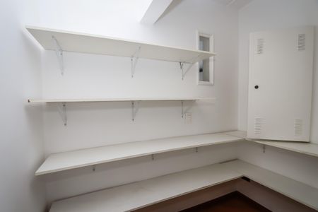 Apartamento para alugar com 253m², 4 quartos e 3 vagas Apartamento para alugar com 253m², 4 quartos e 3 vagasDispensa