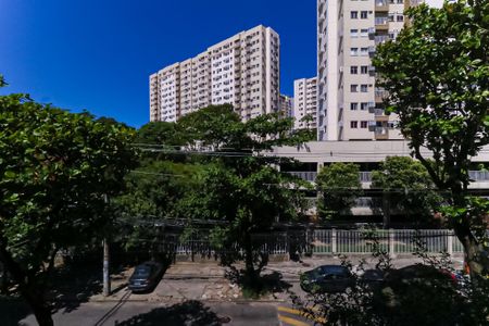 Sala vista de apartamento para alugar com 2 quartos, 46m² em Del Castilho, Rio de Janeiro
