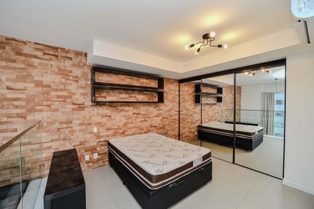 Apartamento à venda com 80m², 1 quarto e 2 vagas Apartamento à venda com 80m², 1 quarto e 2 vagasSuíte