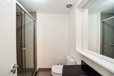 Apartamento à venda com 80m², 1 quarto e 2 vagas Apartamento à venda com 80m², 1 quarto e 2 vagasBanheiro da Suíte