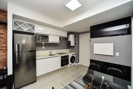 Apartamento à venda com 80m², 1 quarto e 2 vagas Apartamento à venda com 80m², 1 quarto e 2 vagasCozinha e Área de Serviço