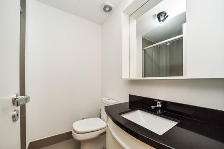 Apartamento à venda com 80m², 1 quarto e 2 vagas Apartamento à venda com 80m², 1 quarto e 2 vagasBanheiro da Suíte