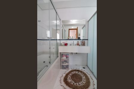 Casa para alugar com 237m², 3 quartos e 5 vagasSuíte 1 Banheiro 