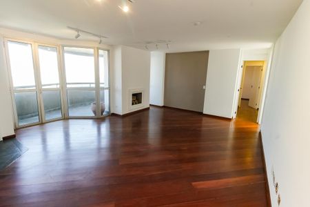 Apartamento para alugar com 117m², 3 quartos e 2 vagas Apartamento para alugar com 117m², 3 quartos e 2 vagasSala