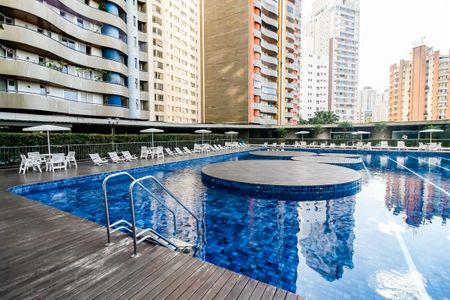 Apartamento para alugar com 117m², 3 quartos e 2 vagas Apartamento para alugar com 117m², 3 quartos e 2 vagasÁrea comum - Piscina
