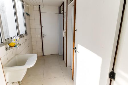 Apartamento para alugar com 117m², 3 quartos e 2 vagas Apartamento para alugar com 117m², 3 quartos e 2 vagasÁrea de Serviço
