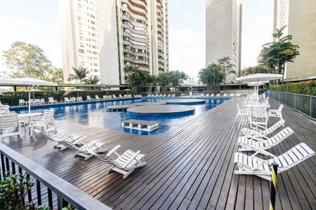 Apartamento para alugar com 117m², 3 quartos e 2 vagas Apartamento para alugar com 117m², 3 quartos e 2 vagasÁrea comum - Piscina