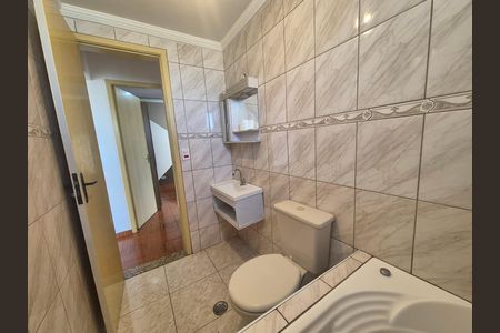 Banheiro social de apartamento para alugar com 2 quartos, 78m² em Jardim Monte Alegre, Taboão da Serra