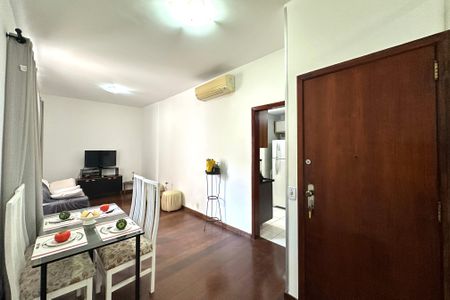 Sala de apartamento à venda com 2 quartos, 80m² em Leblon, Rio de Janeiro