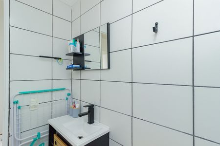 Apartamento à venda com 45m², 2 quartos e 1 vaga Apartamento à venda com 45m², 2 quartos e 1 vagaBanheiro social