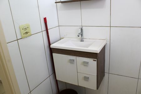 Banheiro de kitnet/studio para alugar com 1 quarto, 40m² em República, São Paulo