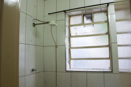 Banheiro de kitnet/studio para alugar com 1 quarto, 40m² em República, São Paulo