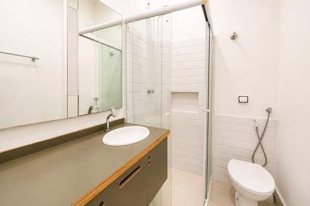 Banheiro de kitnet/studio para alugar com 1 quarto, 26m² em República, São Paulo