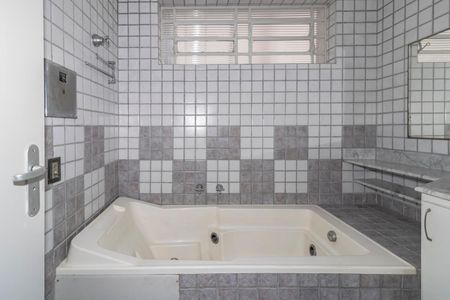 Casa à venda com 250m², 4 quartos e 2 vagas Casa à venda com 250m², 4 quartos e 2 vagasBanheiro da Suíte