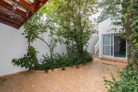 Casa à venda com 250m², 4 quartos e 2 vagas Casa à venda com 250m², 4 quartos e 2 vagasQuintal