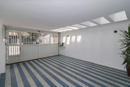 Casa à venda com 250m², 4 quartos e 2 vagas Casa à venda com 250m², 4 quartos e 2 vagasGaragem