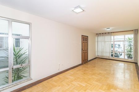 Casa à venda com 250m², 4 quartos e 2 vagas Casa à venda com 250m², 4 quartos e 2 vagasSala