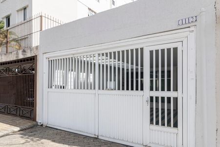 Casa à venda com 250m², 4 quartos e 2 vagas Casa à venda com 250m², 4 quartos e 2 vagasFachada