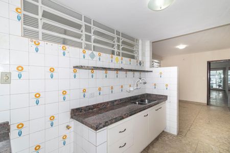 Casa à venda com 250m², 4 quartos e 2 vagas Casa à venda com 250m², 4 quartos e 2 vagasCozinha