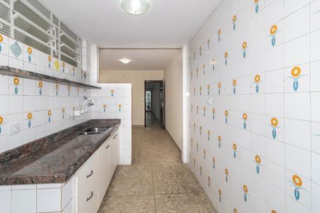 Casa à venda com 250m², 4 quartos e 2 vagas Casa à venda com 250m², 4 quartos e 2 vagasCozinha