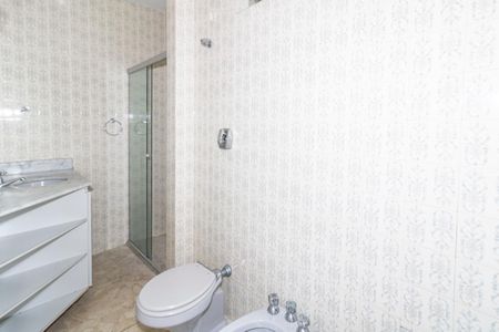 Casa à venda com 250m², 4 quartos e 2 vagas Casa à venda com 250m², 4 quartos e 2 vagasBanheiro Social