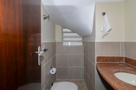 Casa à venda com 250m², 4 quartos e 2 vagas Casa à venda com 250m², 4 quartos e 2 vagasLavabo