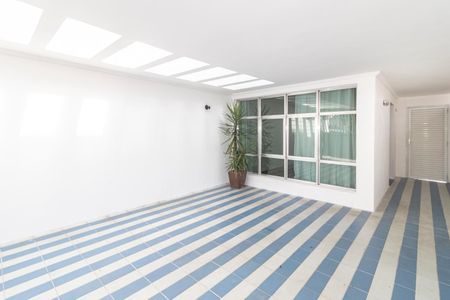 Casa à venda com 250m², 4 quartos e 2 vagas Casa à venda com 250m², 4 quartos e 2 vagasGaragem