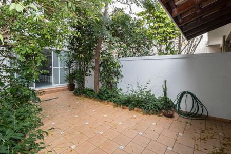 Casa à venda com 250m², 4 quartos e 2 vagas Casa à venda com 250m², 4 quartos e 2 vagasQuintal