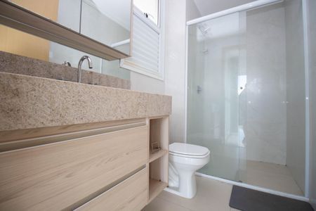 Banheiro de apartamento para alugar com 1 quarto, 45m² em Asa Norte, Brasília