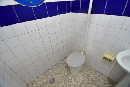 Banheiro social de kitnet/studio para alugar com 1 quarto, 30m² em Chácara Santa Margarida, Campinas
