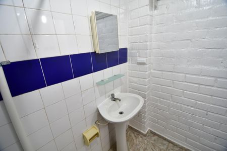 Banheiro social de kitnet/studio para alugar com 1 quarto, 30m² em Chácara Santa Margarida, Campinas
