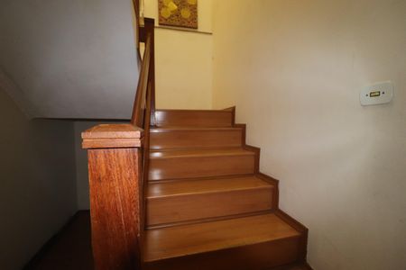 Escada de casa para alugar com 3 quartos, 182m² em Vila Curuçá, Santo André