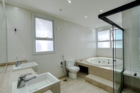 Apartamento para alugar com 298m², 4 quartos e 6 vagasBanheiro da Suíte 1